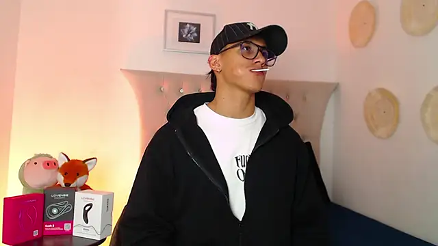 SalvadorFit online show from November 18, 8:45 pm