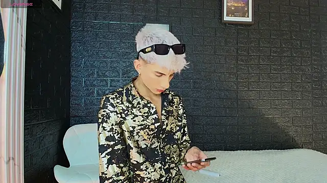 Erick Velveth online show from October 9, 5:23 am