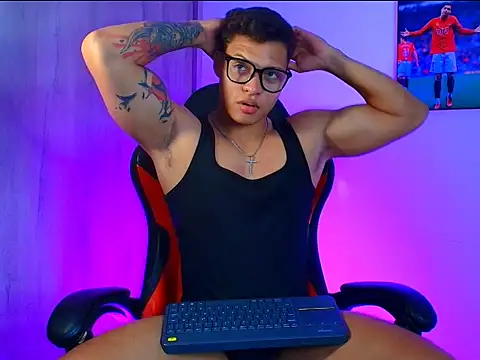 Snapshot of evan_greey chatting on October 9, 6:51 am evan greey online show from October 9, 6:51 am