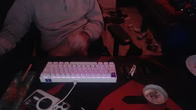 geil20CM2 online show from November 17, 5:27 pm