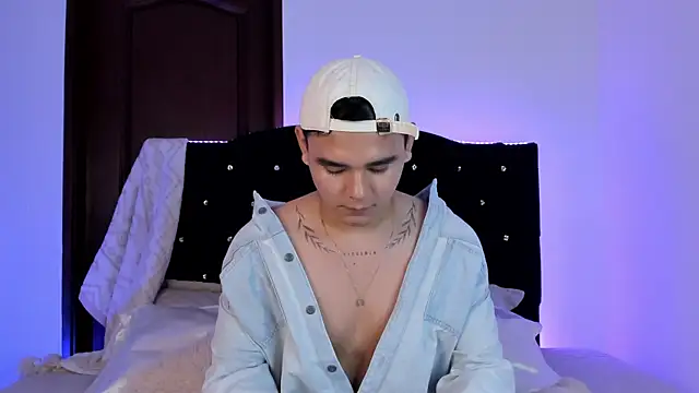 Snapshot of KairoBlaze chatting on October 22, 9:02 am KairoBlaze online show from October 22, 9:02 am