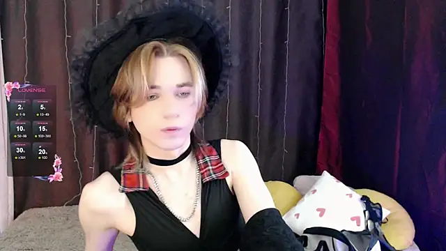 Snapshot of evan_reinhart chatting on October 28, 12:29 pm evan reinhart online show from October 28, 12:29 pm