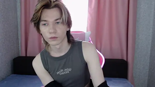 Snapshot of evan_reinhart chatting on September 27, 12:03 pm evan reinhart online show from September 27, 12:03 pm