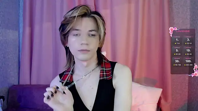 Snapshot of evan_reinhart chatting on October 16, 11:24 pm evan reinhart online show from October 16, 11:24 pm