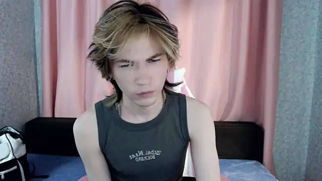 Snapshot of evan_reinhart chatting on September 28, 6:17 pm evan reinhart online show from September 28, 6:17 pm