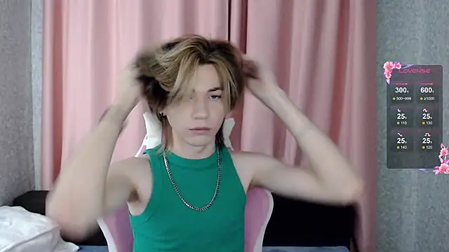 Snapshot of evan_reinhart chatting on October 12, 3:17 pm evan reinhart online show from October 12, 3:17 pm