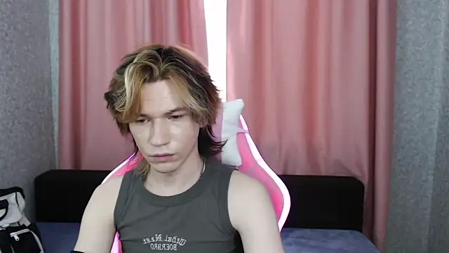 Snapshot of evan_reinhart chatting on September 26, 9:29 am evan reinhart online show from September 26, 9:29 am