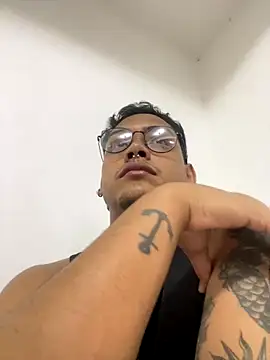 Snapshot of AaronMars_ chatting on October 10, 11:08 pm AaronMars  online show from October 10, 11:08 pm