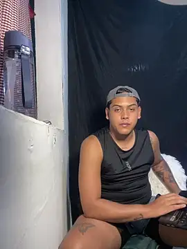 Snapshot of AaronMars_ chatting on October 1, 11:41 pm AaronMars  online show from October 1, 11:41 pm