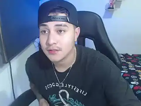 Snapshot of loki32men chatting on October 11, 5:11 am loki32men online show from October 11, 5:11 am