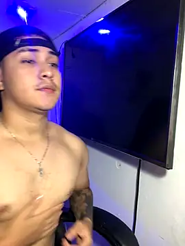 Snapshot of loki32men chatting on October 9, 5:01 am loki32men online show from October 9, 5:01 am