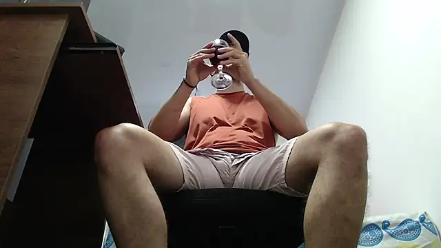 Snapshot of DirtyNotLimits_ chatting on October 6, 4:44 pm DirtyNotLimits  online show from October 6, 4:44 pm