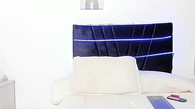 Taylormaccurdy  online show from November 14, 4:41 pm