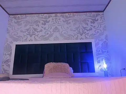 VynnyBlacke  online show from February 19, 5:15 am