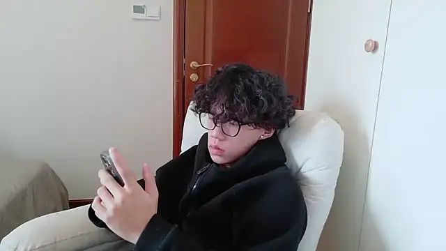 Snapshot of hangzi-0011 chatting on October 18, 7:13 am hangzi-0011 online show from October 18, 7:13 am