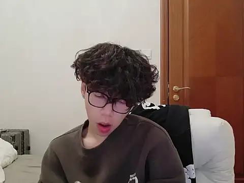 Snapshot of hangzi-0011 chatting on October 3, 11:26 am hangzi-0011 online show from October 3, 11:26 am