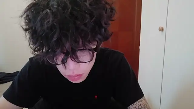 Snapshot of hangzi-0011 chatting on October 24, 8:27 am hangzi-0011 online show from October 24, 8:27 am