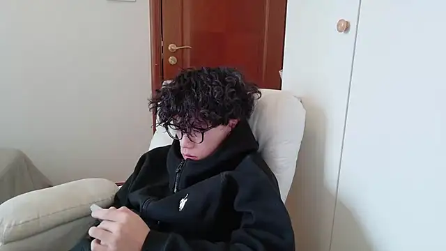 Snapshot of hangzi-0011 chatting on October 23, 8:18 am hangzi-0011 online show from October 23, 8:18 am