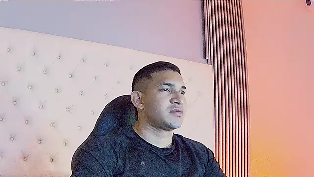 Snapshot of venedic_bull chatting on October 17, 8:57 pm venedic bull online show from October 17, 8:57 pm