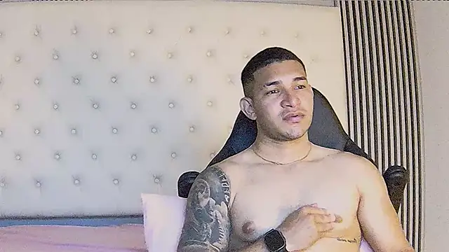 Snapshot of venedic_bull chatting on October 18, 8:58 pm venedic bull online show from October 18, 8:58 pm