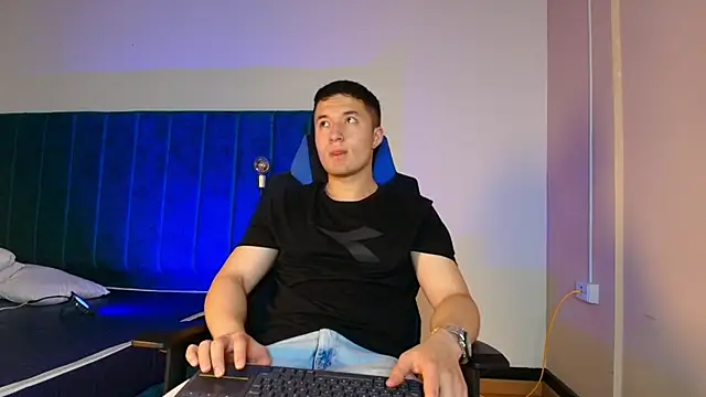 Snapshot of EthanConnor_ chatting on October 16, 12:24 pm EthanConnor  online show from October 16, 12:24 pm