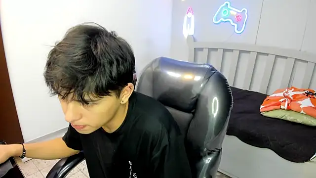 StiwenTwink online show from November 29, 7:49 pm