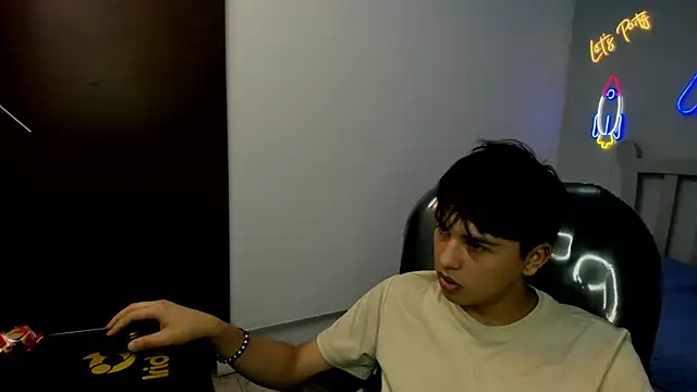 StiwenTwink online show from November 26, 3:04 pm