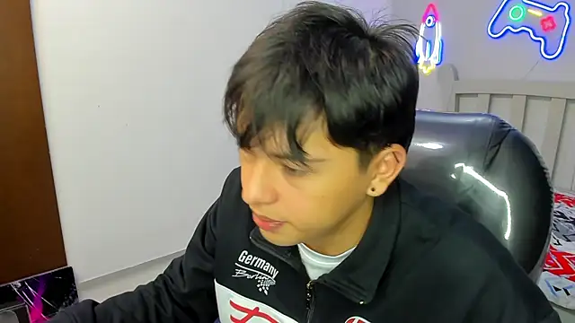 StiwenTwink online show from October 28, 2:30 pm