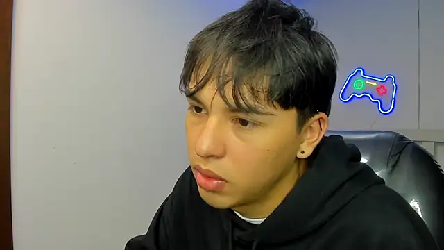 Snapshot of StiwenTwink chatting on October 27, 2:30 pm StiwenTwink online show from October 27, 2:30 pm