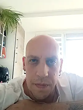 Snapshot of Kobradera1984 chatting on October 3, 7:13 am Kobradera1984 online show from October 3, 7:13 am