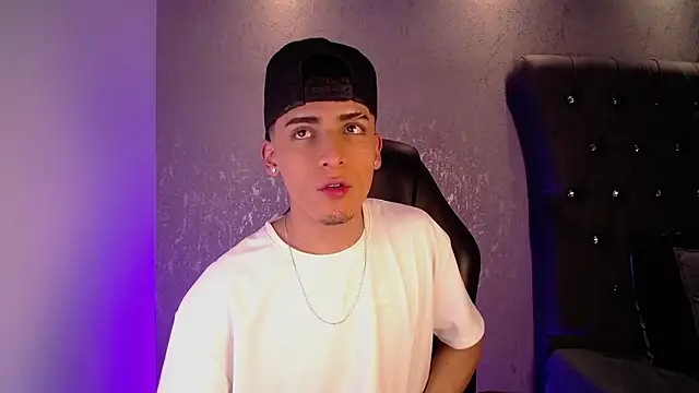 MateoMitchell online show from November 17, 5:21 am