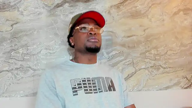 Snapshot of COMPTON_01 chatting on October 18, 3:55 am COMPTON 01 online show from October 18, 3:55 am