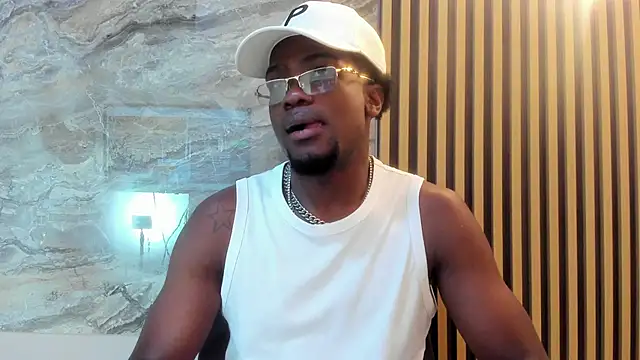 Snapshot of COMPTON_01 chatting on October 29, 4:04 am COMPTON 01 online show from October 29, 4:04 am