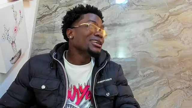 Snapshot of COMPTON_01 chatting on October 24, 4:25 am COMPTON 01 online show from October 24, 4:25 am