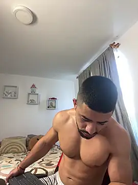 Ezzio Scolaro online show from December 14, 1:07 pm