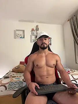 Ezzio Scolaro online show from April 14, 12:00 am