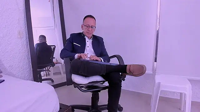  axelking  online show from February 25, 11:44 am