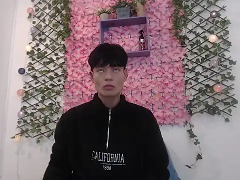 Snapshot of alex_russo__ chatting on October 16, 3:47 am alex russo   online show from October 16, 3:47 am