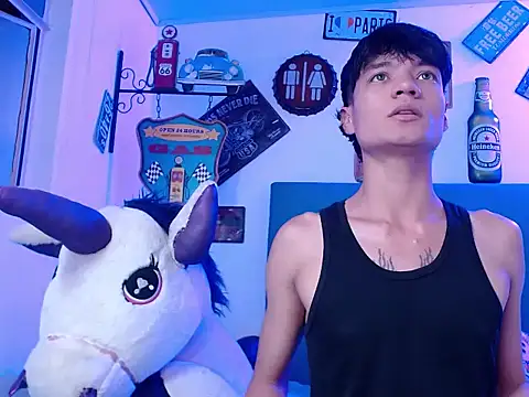 Snapshot of alex_russo__ chatting on October 10, 3:55 am alex russo   online show from October 10, 3:55 am