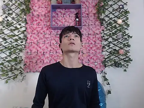 Snapshot of alex_russo__ chatting on October 14, 3:46 am alex russo   online show from October 14, 3:46 am