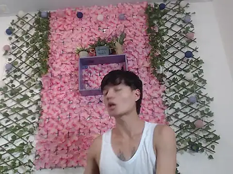 Snapshot of alex_russo__ chatting on October 18, 3:55 am alex russo   online show from October 18, 3:55 am