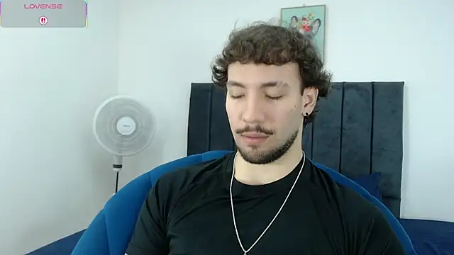 angel kyrozz online show from February 2, 7:11 pm