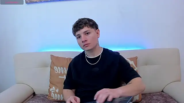 Leoo Miller online show from November 1, 8:02 pm