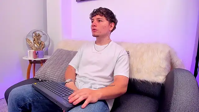 Leoo Miller online show from November 30, 5:09 am