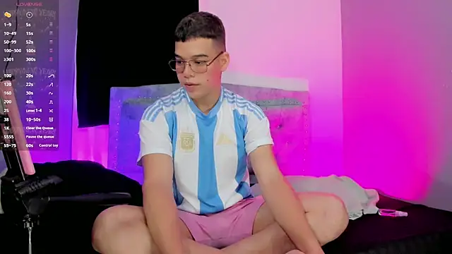 alex boyy online show from October 15, 11:51 am