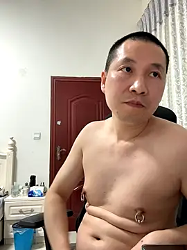 yichengm online show from October 8, 1:37 pm