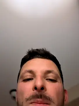 Snapshot of felipelon07 chatting on October 22, 1:31 am felipelon07 online show from October 22, 1:31 am