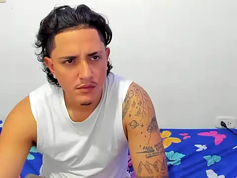 Snapshot of skyhot21 chatting on October 12, 3:33 am skyhot21 online show from October 12, 3:33 am