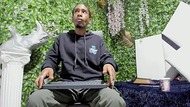 REDBRYAN EBANO online show from November 5, 8:33 pm