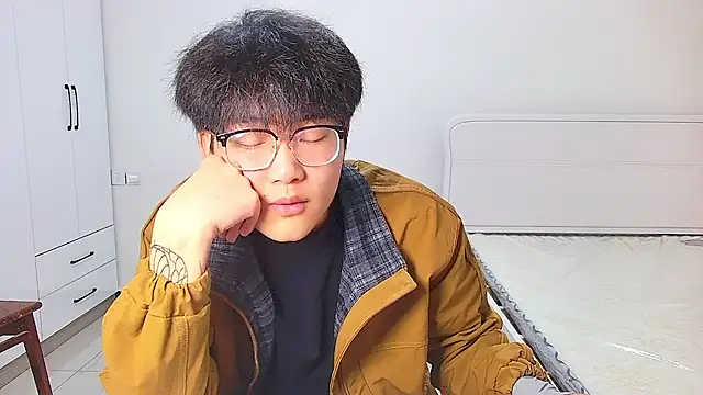 KK-cuteboy online show from May 7, 12:27 pm